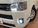 【LEDヘッドライト】悪天候や夜間走行時も良好な視界を確保し安心して運転できる高輝度LEDヘッドライトを装備!点灯速度が早く、消費電力も抑えられています。