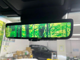 【デジタルインナーミラー】後席の大きな荷物や同乗者で後方が確認しづらい時でも安心!カメラが撮影した車両後方の映像をルームミラー内に表示。クリアな視界で状況の確認が可能です!