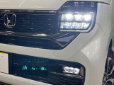 【LEDヘッドライト】悪天候や夜間走行時も良好な視界を確保し安心して運転できる高輝度LEDヘッドライトを装備!点灯速度が早く、消費電力も抑えられています。