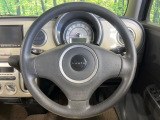インテリアに合わせたデザインのステアリングは、運転される方のことも考え、運転しやすい形状、大きさです。是非一度、実際に触ってお確かめください。
