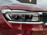 初代JEEP WILLYSからインスピレーションを得た丸目ライトとボクシーなフォルム。ヘッドライト、フロントフォグライト、テールライトにLEDを初採用