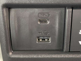 USBも完備しており長距離でも安心です!スマートフォンやタブレット等の充電が可能なUSBポート付きです。好きな音楽も一緒に連れ出せますよね。