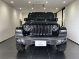 【フロントグリル】7スロットルグリルはJeep伝統の証です。SUVのみにこだわり続けている伝統あるJeep車へお乗り頂いてみてはいかがですか?