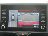 パノラミックビューモニター&バックモニター♪車両の前後左右に搭載した4つのカメラの映像を合成し、車を真上から見ているような映像を表示♪