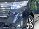 【LEDヘッドライト】悪天候や夜間走行時も良好な視界を確保し安心して運転できる高輝度LEDヘッドライトを装備!点灯速度が早く、消費電力も抑えられています。