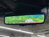 【デジタルインナーミラー】後席の大きな荷物や同乗者で後方が確認しづらい時でも安心!カメラが撮影した車両後方の映像をルームミラー内に表示。クリアな視界で状況の確認が可能です!