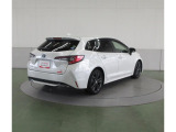 高級車の定番「ダブルウィッシュボーン式」のリヤサスペンションを採用。質感に優れた、心地よい乗車感を実現しています。