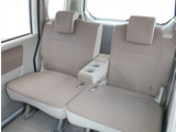お車選びをお楽しみ頂けるよう、在庫車の展示スペースを十分に確保しております。