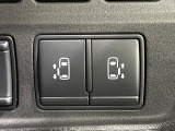 【両側パワースライドドア】スマートキーや運転席のスイッチで後席両側スライドドアの開閉が可能♪電動だから力を入れてドアを開ける必要が無く、小さなお子様でも簡単に開け閉めでき快適です♪