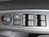 ☆運転席だけは「AUTO」ですが助手席、後部座席はマニュアルになります。小さなお子様が乗車の際はパワーウインドのスイッチをOFFにしておけば作動はしません☆