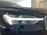 LEDヘッドライトは北欧神話でのトールハンマーがスタイリッシュなデザイン性となっており他車を魅了します。