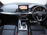 ダイヤモンドステッチパターンのブラックファインナッパレザーシートを装備!寒い時期の運転の手元を快適にするステアリングヒーター!
