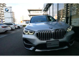BMWの代名詞の【キドニーグリル】グリルが腎臓のように見えるので【キドニー】と呼ばれるようになりました。一目見ただけでBMWであると認識できる確固たるアイコンとして存在感を放ちます。
