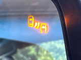 【ブラインドスポットワーニング】走行中、ドアミラーの死角になりやすい箇所に後続車が接近するとサイドミラー付近に警告を表示、ドライバーに注意喚起をしてくれます。