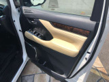 洗練されたデザインの運転席回りはドライビングの愉しさを予感させてくれます♪