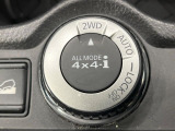 【オールモード4×4】2WD/4WDモードを手軽に切り替え可能。燃費重視の2WD、スタック時に役立つLOCK、AUTOモードでは4WDの配分を自動で調整し、路面状況を問わず安定した走りをサポート。