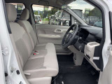 ベンチシートで座りやすいです!コンパクトな車体サイズなので、周囲がしっかり確認できます!