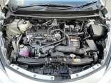 エンジンルームの画像です。店舗にて現車の確認もいただけますので、お電話で在庫のご確認の上是非ご来店くださいませ!!!ワクワクするクルマ選びをご提案します!