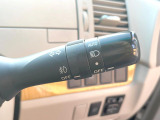 【オートライト】周りの明るさに応じて自動でヘッドライトの点灯・消灯ができる機能です!ライトの付け忘れ・消し忘れなどが無くなり、雨の日や夕方の走行も安心!トンネル通過時も便利ですね♪