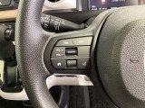 ステアリングにオーディオ操作スイッチが付いています。オーディオ画面に直接タッチしなくても操作が出来ますので、運転に集中できます。