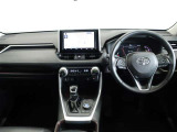 操作性とデザイン性を重視した運転席廻りと各種スイッチやメーター類です!
