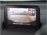 【バックカメラ】駐車が苦手な方でも安心してお乗りいただけます。リバース連動で画面が切り替わるのでとっても便利です。今や後方確認の必須アイテムですよね。