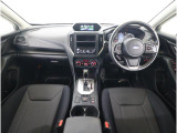 ■視界良好で運転しやすいコックピットです。シンプルで操作性の良いインパネ回りにデザインされ、SUBARUは安全性能に徹底的にまでこだわった視界設計を行っています。