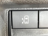 【パワースライドドア】スマートキーや運転席のスイッチでスライドドアの開閉が可能♪電動だから力を入れてドアを開ける必要が無く、小さいお子様でも、重い荷物を持っている時もラクに開け閉めできます♪