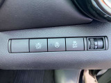 運転支援システムも多数装備されております。追突被害を軽減するエマージェンシーブレーキも付いております。寒い日に役立つハンドルヒーターも付いているので便利ですよ!