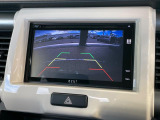 【バックカメラ】駐車時に後方がリアルタイム映像で確認できます。大型商業施設や立体駐車場での駐車時や、夜間のバック時に大活躍!運転スキルに関わらず、今や必須となった装備のひとつです!