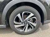 純正アルミ付き。タイヤサイズは195/60R16、現在は夏タイヤ装着で残り溝は約8ミリです