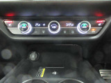 AUTOエアコンでいつでも快適な温度に!さらに運転席・助手席にはシートヒーターも付いてます。