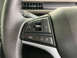 オーディオの音量やチャンネル操作ができるスイッチが、ハンドルに付いています。運転中でも、操作が行えて非常に安全・便利です!