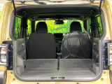 普段のお買い物や通勤、送迎等に十分な荷室スペースを確保しております。セカンドシートを倒すと、大きな荷物の積載も可能です♪