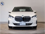 【キドニーグリル】BMWは約90年もの間、ほぼ全ての車両にひと目でBMWだと分かるこの特徴的なフロントグリルが備えられ、デザイン・アイコンとして親しまれてきました。