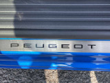 サイドシル・PEUGEOTロゴが演出してます