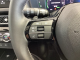 ステアリングにオーディオ操作スイッチが付いています。オーディオ画面に直接タッチしなくても操作が出来ますので、運転に集中できます。