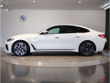【拘りのFR】BMWが多く採用するFR車。ダイレクトでスポーティな加速感・シャープなハンドリングを実現。縦置きエンジンレイアウトにより、フラットで上質な乗り味です。