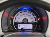 【メーターまわり】ドライバーから見やすい位置にあって安全運転に寄与します。メーターも見やすくてシンプルなデザインになっております。