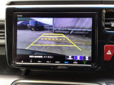 【バックカメラ】運転が苦手な方も車庫入れラクラクです!ギアをリバースに入れれば自動的に切り換わりますので、面倒な操作は不要です♪狭い駐車場もお車を傷つけず安心ですね!