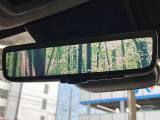 【デジタルインナーミラー】後席の大きな荷物や同乗者で後方が確認しづらい時でも安心!カメラが撮影した車両後方の映像をルームミラー内に表示。クリアな視界で状況の確認が可能です!