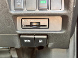 【ETC】有料道路を利用する際に料金所で停止することなく通過できる、ETC車載器(ノンストップ自動料金収受システム機器)が装備されています。セットアップを行うことで利用可能になります。
