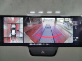 【360°ビュー・モニター】前後左右4つのカメラ映像をさまざまな走行状況に応じて切り替えてセンターディスプレイに表示することで、駐車時や狭い道でのすれ違い時、見通しの悪い交差点進入時でも安心感を高めます。