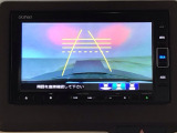 【バックカメラ】運転が苦手な方も車庫入れラクラクです!ギアをリバースに入れれば自動的に切り換わりますので、面倒な操作は不要です♪狭い駐車場もお車を傷つけず安心ですね!