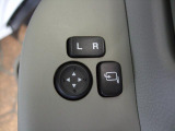 サイドミラーは運転席横のスイッチで角度調節や開閉が簡単に操作出来ます。