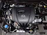 「SKYACTIV-G(ガソリン)」は、規格外の高圧縮を実現し、世界のエンジン技術者に驚きを与えました。さらに、それを維持したままノッキングの発生を抑え、熱効率を向上、走りにも寄与したエンジンです。