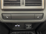 【シートヒーター】シートを温めてくれる暖房機器です!長時間座っていると負担が掛かりやすい背中や腰、または冬場などの寒い日に冷えやすい脚部に快適なぬくもりを伝えます。