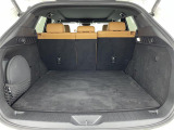 【トランク】積み込みやすくて、たっぷり積める荷室です。シートアレンジできるものは、乗車人数と荷物の量や大きさによってシートを動かすことができるので、より快適なドライブが可能です!