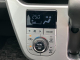 オートエアコンで車内を快適な温度に保ちます☆