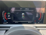 メーター内のディスプレイには運転をサポートするさまざまな情報を表示。